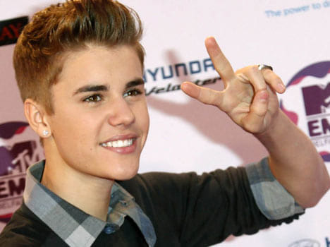 Justin Bieber & Yovanna Ventura Flirt On Instagram
