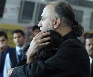 tehalka tarun tejpal unmoved in plane
