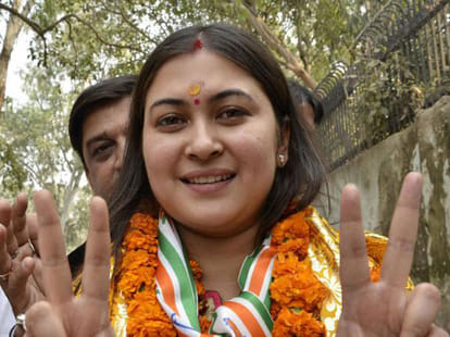 beautiful woman candidate in delhi assembly election