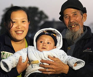 happy couple of china