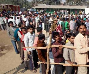voting begins for delhi assembly election 2013