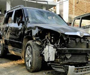The car crashed into a tree, injuring six students