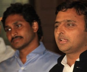 jaganmohan reddy and akhilesh yadav meet in lucknow