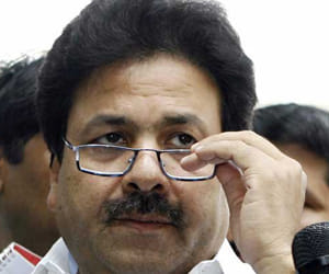 maharashtra sold 100 crore plot to rajiv shukla's firm