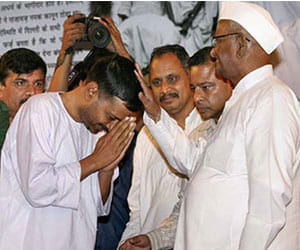 anna happy with kejriwal performance