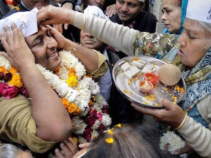 arvind kejriwal creates miracle in delhi assembly elections