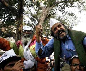 The AAM AADMI PARTY is giving himself up to date for delhi elections.