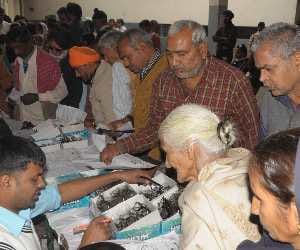 topical eye surgery in balrampur hospital