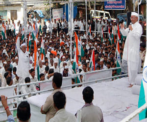 anna's hunger strike continues, kumar vishwas arrived to support