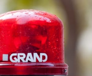 unauthorised red-blue light vehicles get five times fine