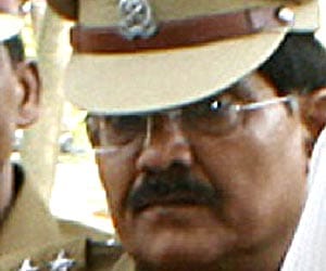 absconding jailer in jail