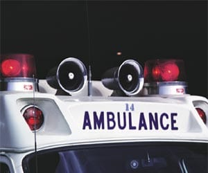 underconstuction building's wood fallen on woman councillor's head