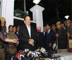 BJP moves to forming gov in delhi