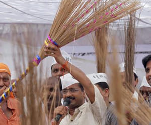 high court issues notice to arvind kejariwal