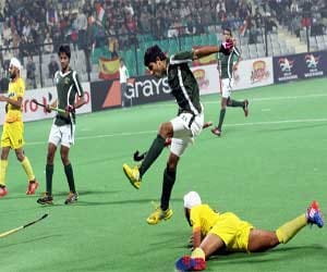 pakistan defeat india in hoceky match