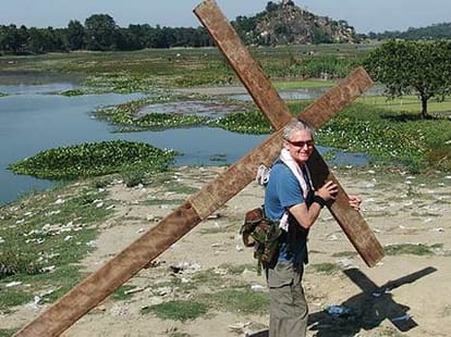 man_carries_cross_
