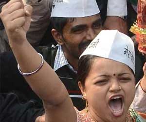 team kejriwal raise finger againest electricity firm
