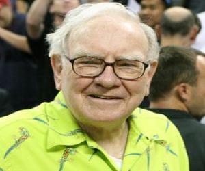 warren buffet earned 230 cr daily in 2013
