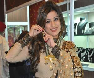 if want beautiful and designer necklace, come Jewellery Exhibition