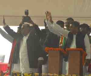 mulayam bold comment on modi 