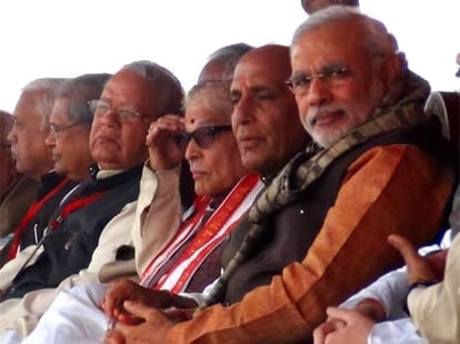 amit shah attacks rahul gandhi over dynasty politics