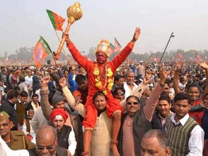 narendra modi plan to counter kejriwal's strategy for ls polls