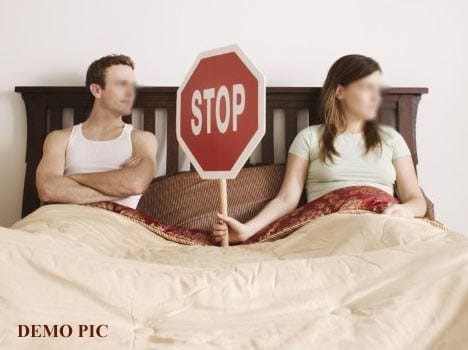 mumbai husband stabs pregnant wife