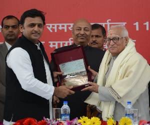 akhilesh yadav gave vishwabharti award