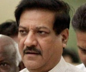 Congress dual policy on curruption