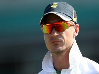 dale steyn stay on ground after fracture