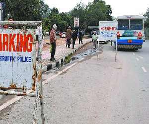police banned two side parking on the road