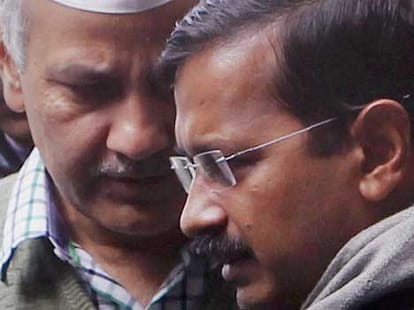 aap leader binny becomes rebel again, party stern 