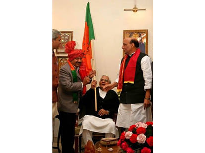rajnath begins game, playing for pm post