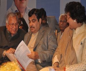 Gadkari files defamation case against Kejriwal