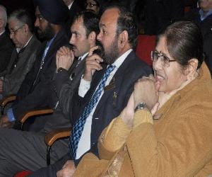 alumni meet in university business school