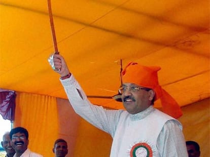 ramgopal yadav slams amar singh