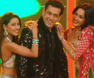 salman khan out from bigg boss?