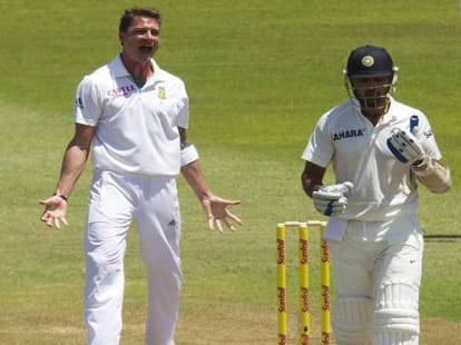 dale steyn stay on ground after fracture