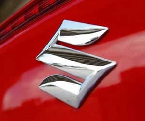 Trola driver escapes maruti car