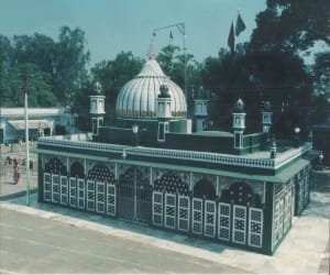 pakistani zaireen reach piran kaliyar