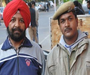 honest example of two security guards of Punjab University