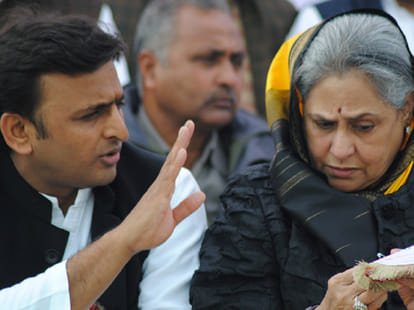 family drama of mulayam in saifai mahotsav