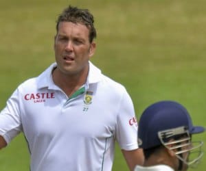 Kallis gets guard of honour by team india