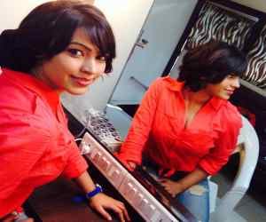 devishi khanduri shines in bollywood