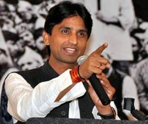 kumar vishwas in lucknow for membership campaign