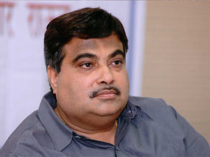 nitin gadkari joins e rickshaw driver's railly in ramlila maidan