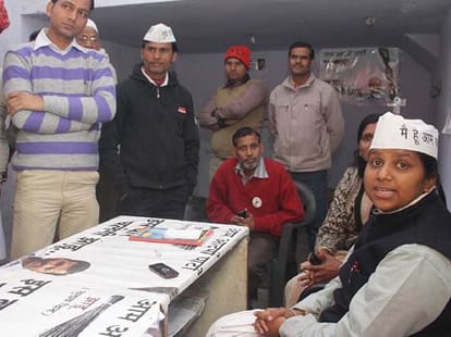 Aap ministers ignore media after controversy