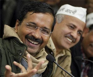kejariwali rejects akhilesh's security offer