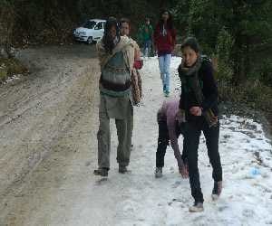 8 Sri Lankan tourist injured on yamuna expressway accident