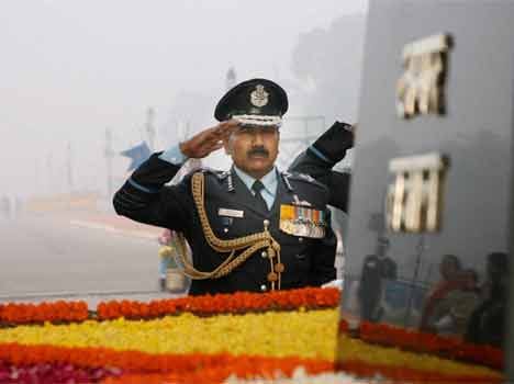 indian air force chief arup raha visited flood affected areas of kashmir